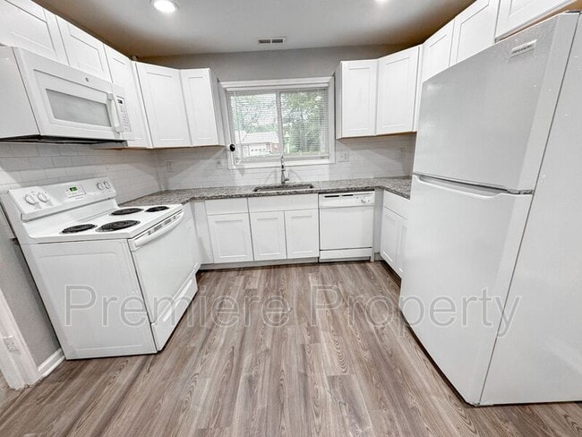 Foto del edificio - 10607 E Lexington Ave