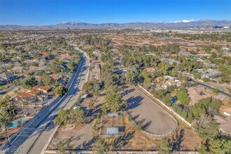 Building Photo - 2868 Vista Del Sol Ave