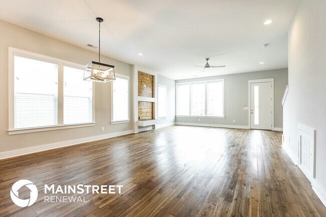 Foto del edificio - 559 Tulip Grove Rd