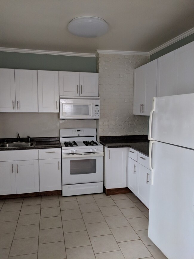 Building Photo - One Bedroom Unit for Rent in Dilworth!