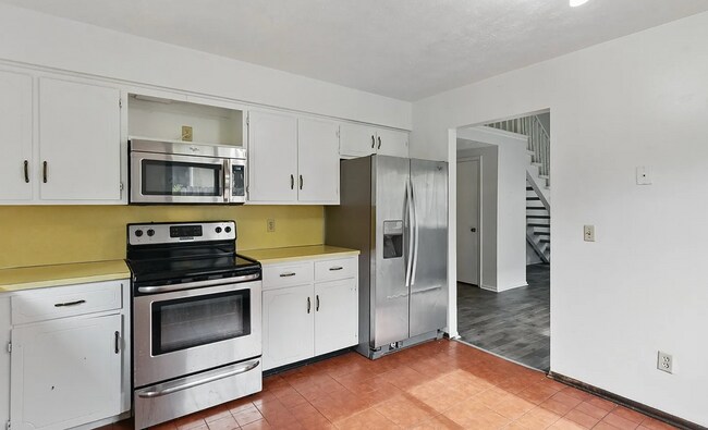 Foto del edificio - Spacious 3-Bedroom Benson Duplex with Atta...