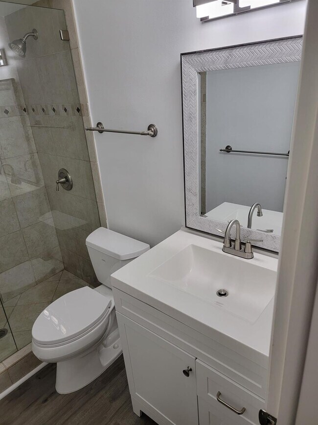 Foto del edificio - 2100 Diana Dr