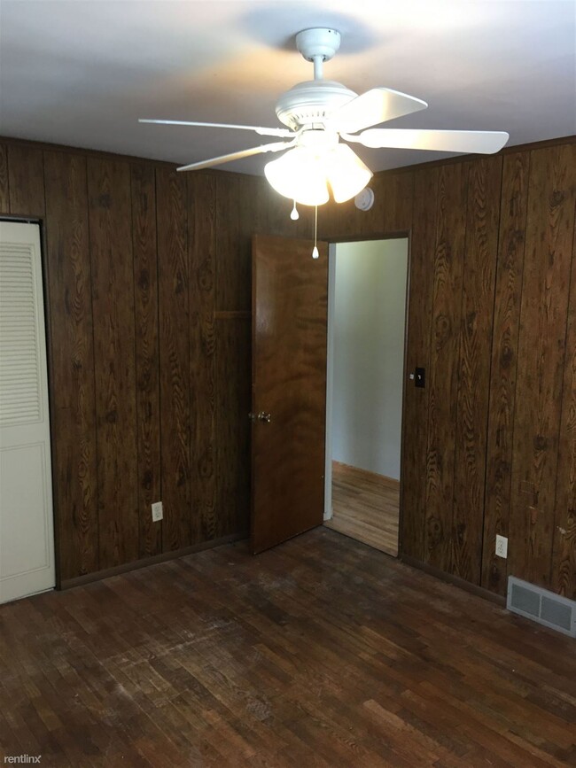 Building Photo - 3 br, 1.5 bath House - 3618 Creekwood Dr