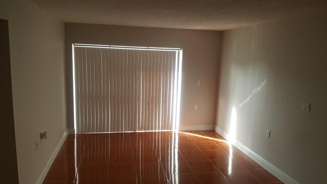 Foto del edificio - 1068 Benoist Farms Rd