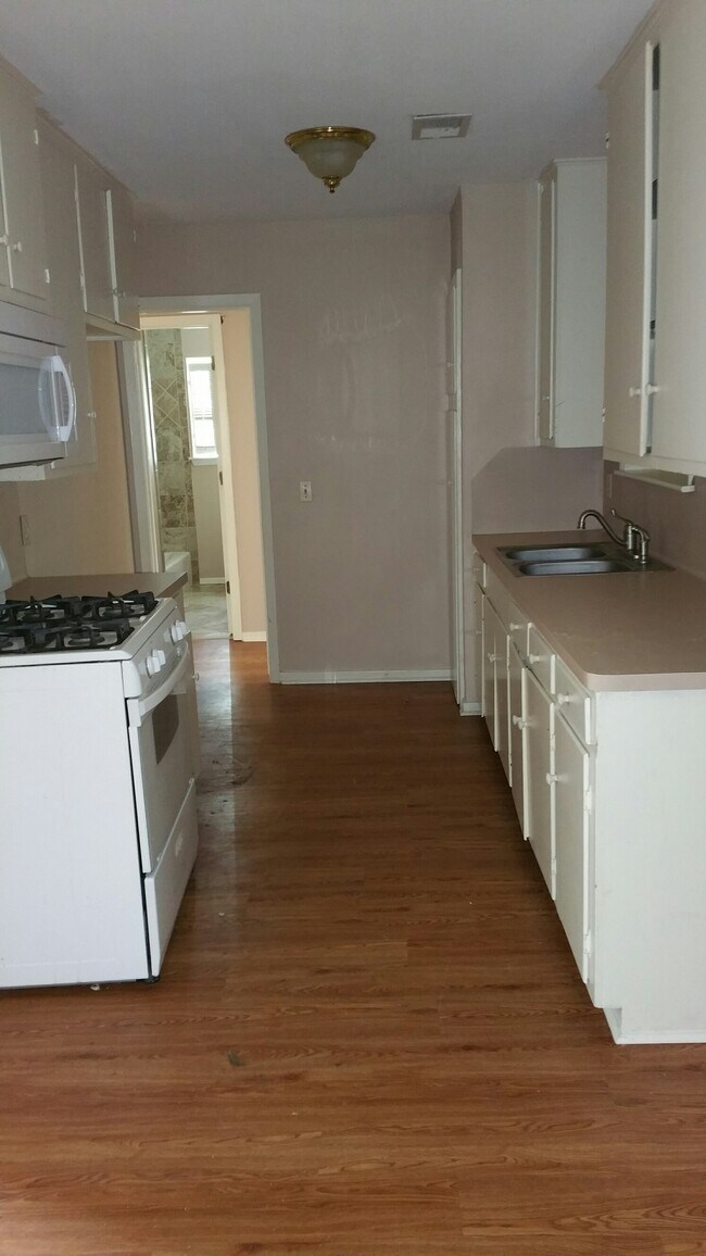 Building Photo - 218 Cypress St