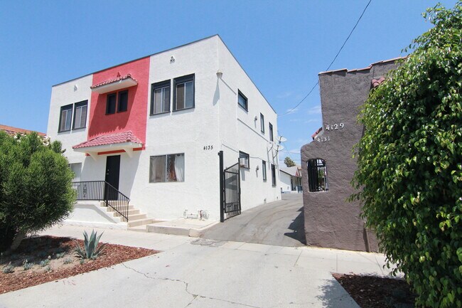 Foto del edificio - 4127 Monroe St