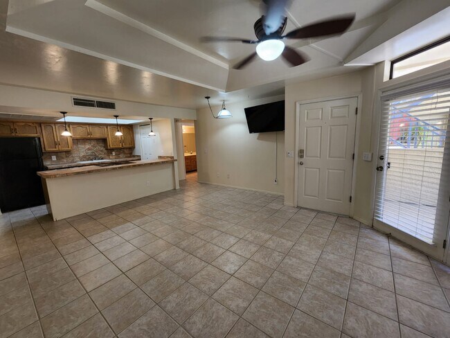 Foto del edificio - 1200 E River Rd