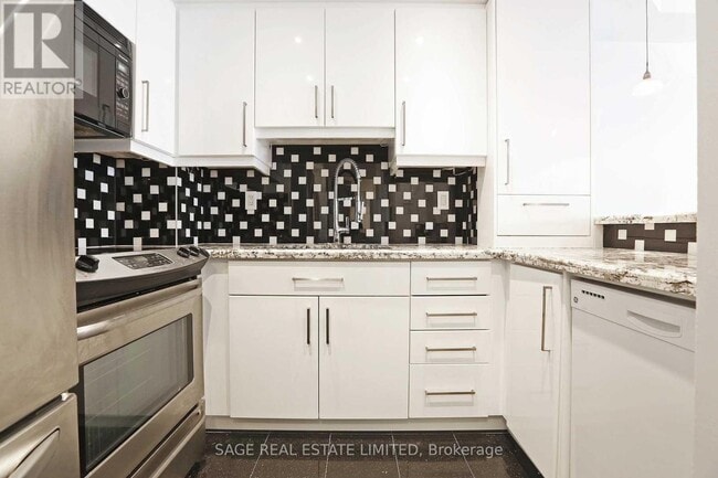 Building Photo - 7 Broadway Ave