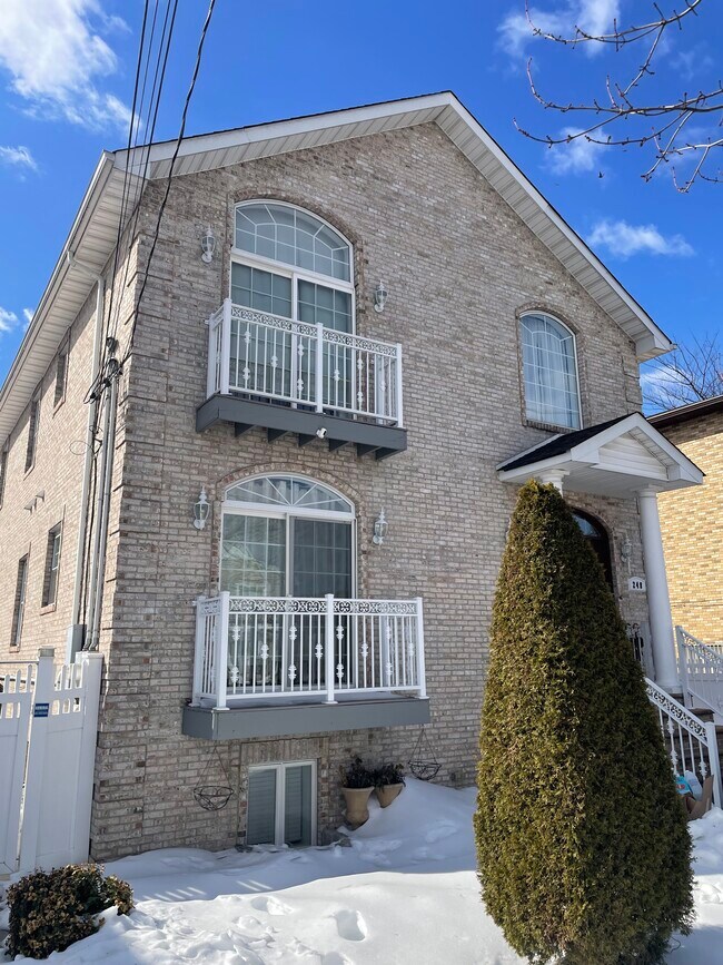 Foto del edificio - 248 Kingsland Ave