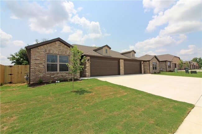 Building Photo - 1531 Purple Finch St