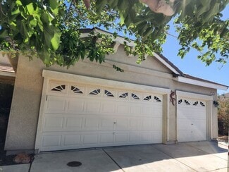 Building Photo - 1703 Little Oak Ct
