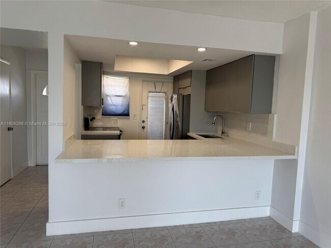 Foto del edificio - 1333 E Hallandale Beach Blvd