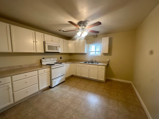 Foto del edificio - 1 BR w/ Bonus Room