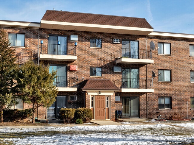 Building Photo - 972 N Rohlwing Rd