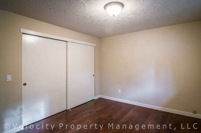 Foto del edificio - Single Level Home! Pets Welcome!