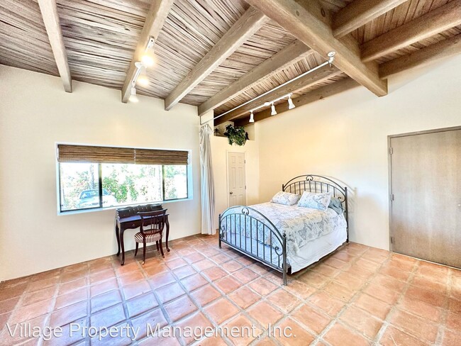 Building Photo - Studio, 1 bath House - 3064 Via Loma