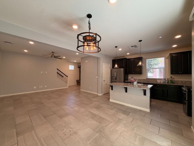 Building Photo - Beautiful 4 Bedroom  home in Fantastic Location