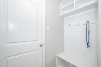 Building Photo - 21423 Holly Heights Rd