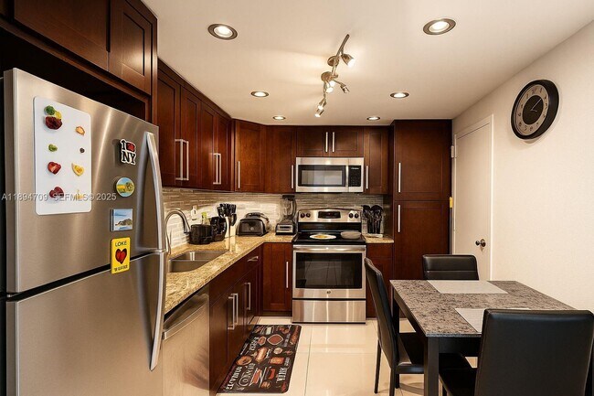 Foto del edificio - 500 Bayview Dr