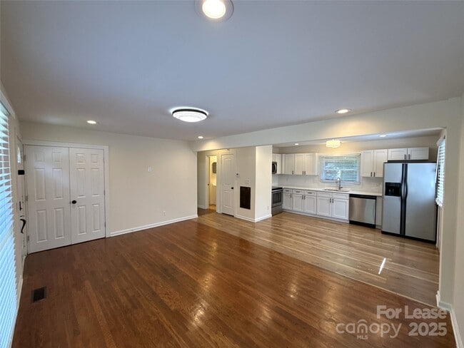 Building Photo - 200 Skyland Ave