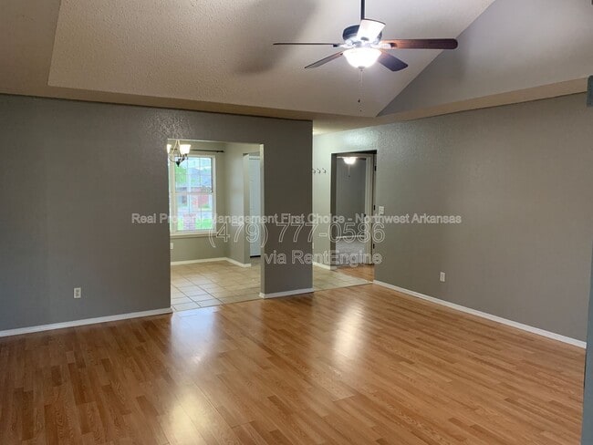 Foto del edificio - 509 E Pinion St