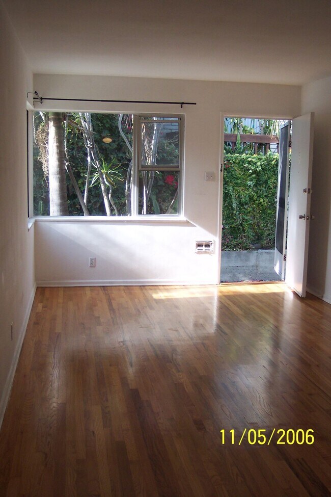 Puerta principal - 1328 Harvard St