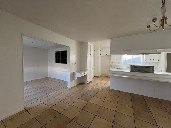 Building Photo - Spacious 3 Bedroom 2 Bathroom House For Rent