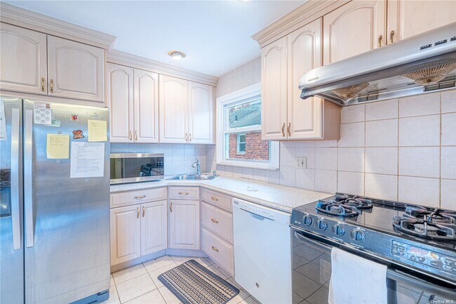 Building Photo - 58-15 263rd St