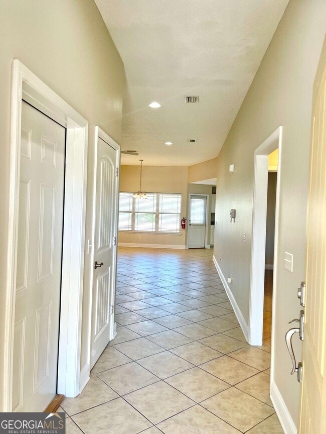 Building Photo - 17 Fox Path