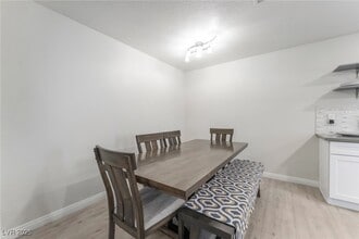 Building Photo - 3209 Kings Way