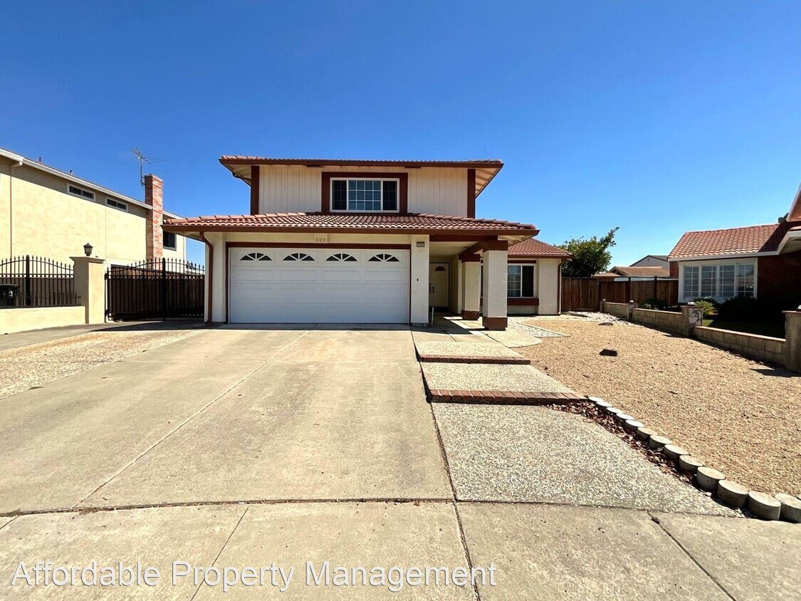 Primary Photo - 4 br, 2.5 bath House - 32835 Mono Lake Ln