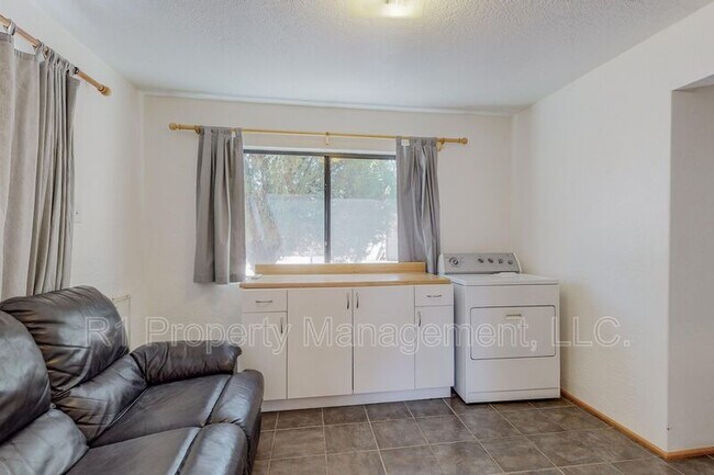 Building Photo - 1321 Lobo Pl NE