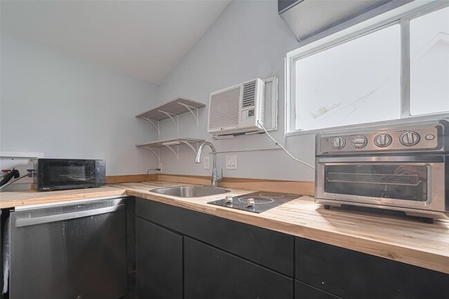 Building Photo - 845 Columbia St