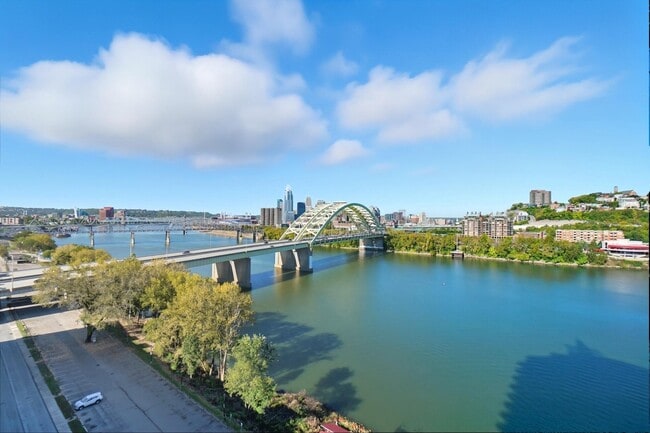 Building Photo - 400 Riverboat Row St