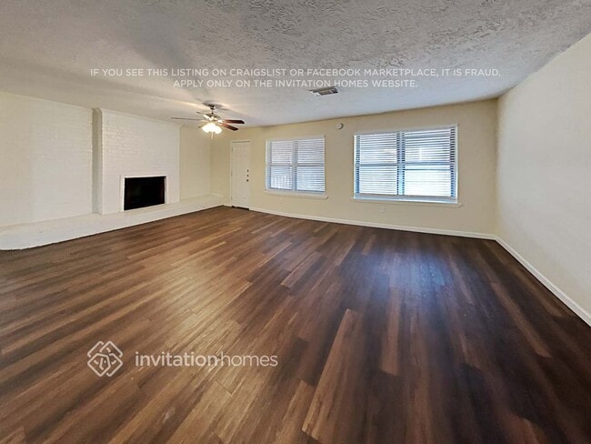 Building Photo - 16422 Oxnard Ln
