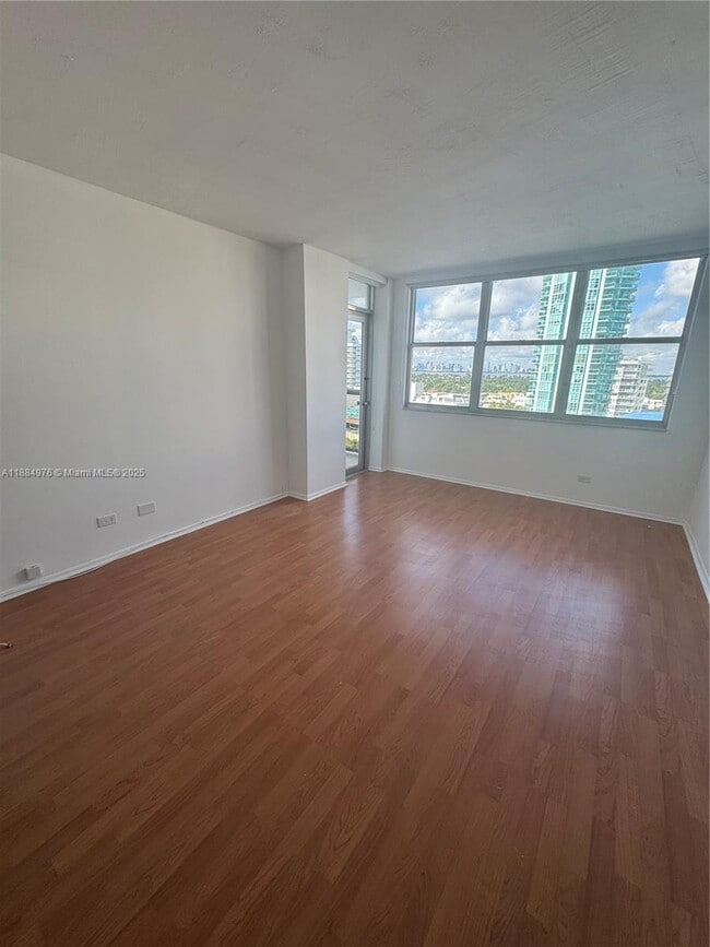 Foto del edificio - 6039 Collins Ave