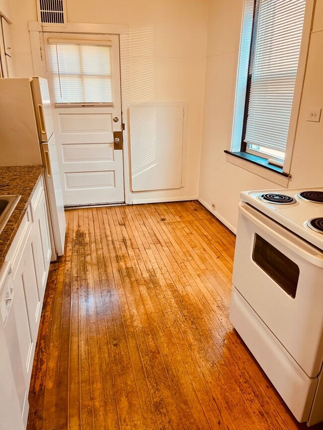 Building Photo - O&#39;Donnell Properties - 2520