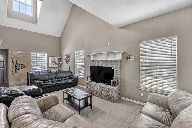 Building Photo - 205 Francis Dr