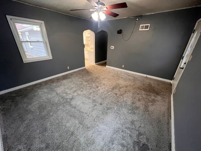 Building Photo - 2 bedroom home in Boone, fenced in yard, great for families!