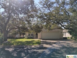 Building Photo - 105 Sabine Dr