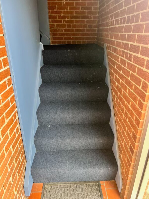 Foto del edificio - 8027 S Exchange Ave