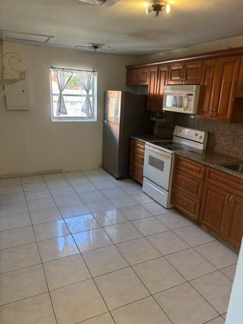 Foto del edificio - 681 SW 14th St