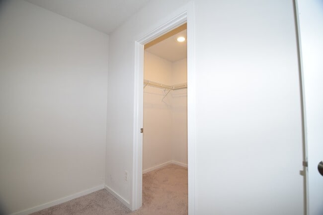 Building Photo - 935 N 19th Ave