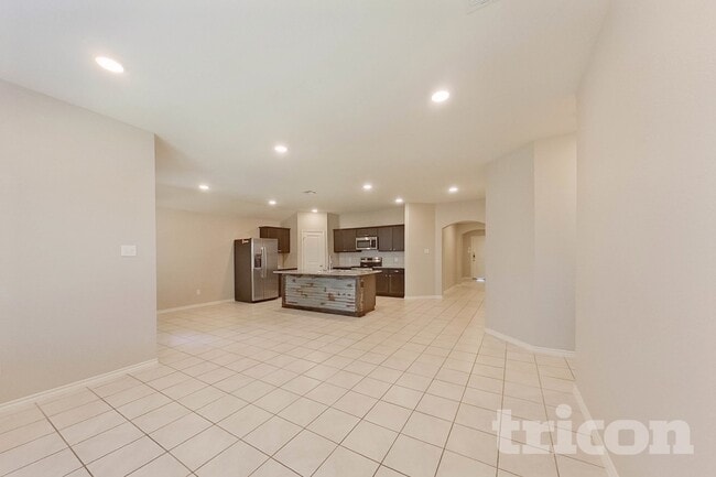 Building Photo - 881 Darst Dr