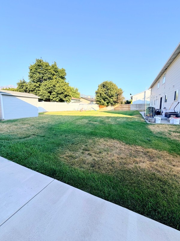 Building Photo - 682 N 400 W