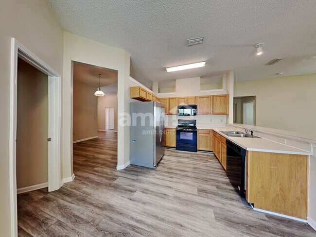 Building Photo - 685 Mackenzie Cir