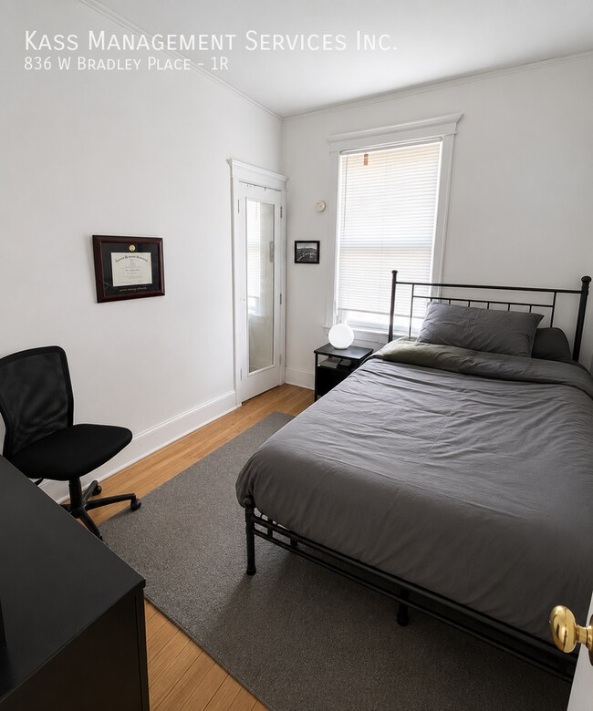 Foto del edificio - 836 W Bradley Pl