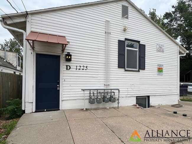Building Photo - 1225 Bertrand St