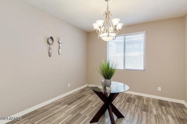 Building Photo - Charming 4 bedroom, 3 bath home in North P...