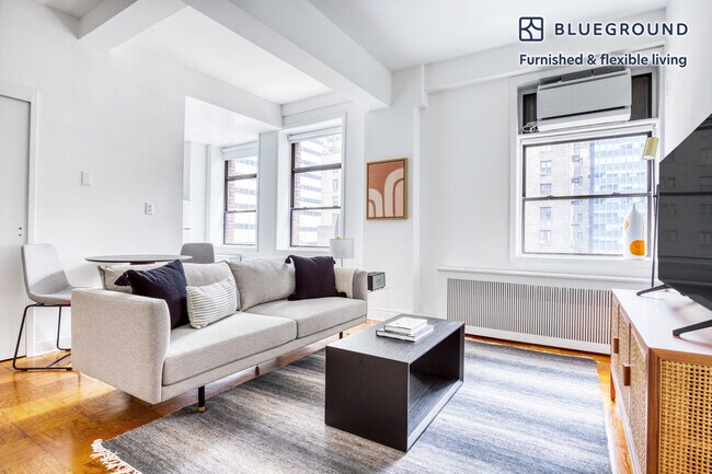 Building Photo - 132 E 45th St